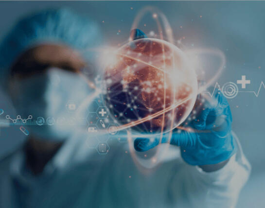 FDA 규제를 받는 혁신 기술을 상징하는 디지털 지구와 상호작용하는 의료 전문가